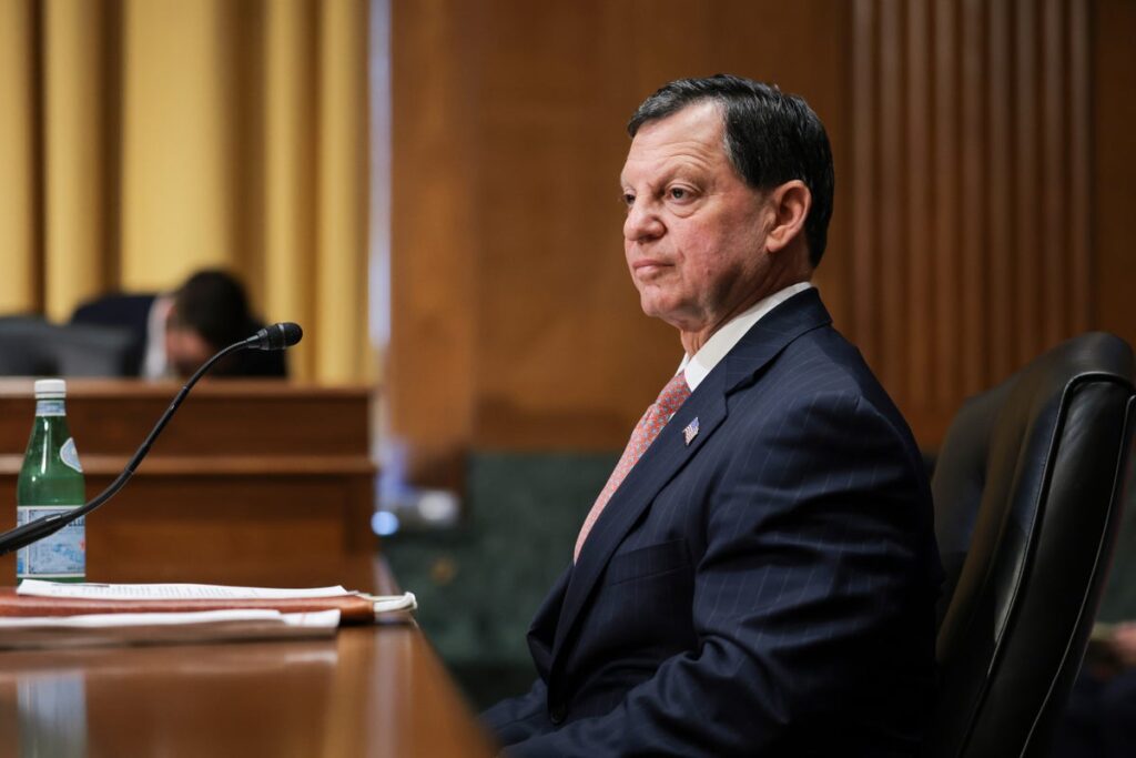 IRS chief Frank Bisignano denies ‘spying’ on colleagues’ emails at JPMorgan Chase - The Independent