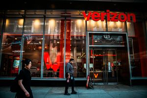 Verizon selling 274 stores, cutting about 3,000 jobs in 2026 - qz.com