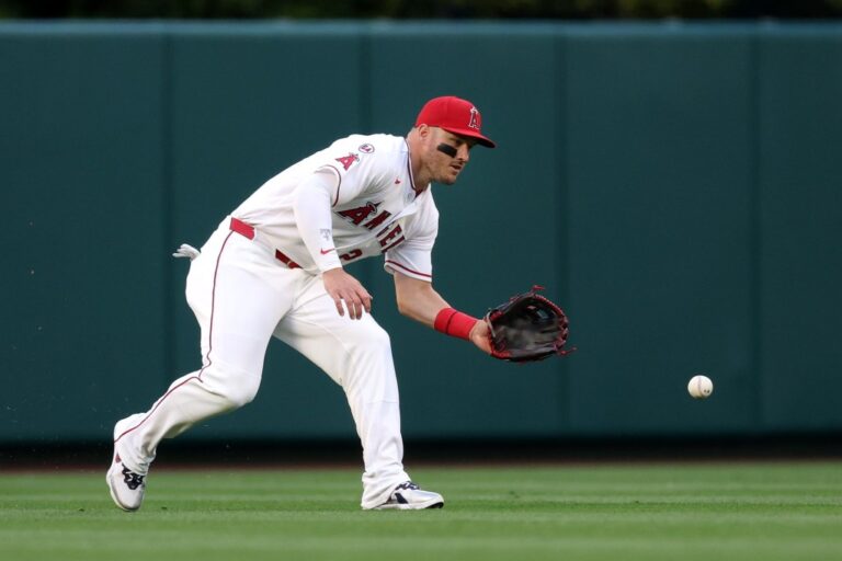 Mike Trout returns to Angels’ lineup, plans to keep playing center field regularly - Orange County Register