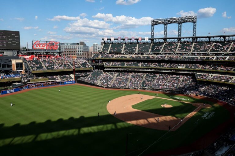 The Red Sox finally landed in New York — just in time to face the Mets - The New York Times