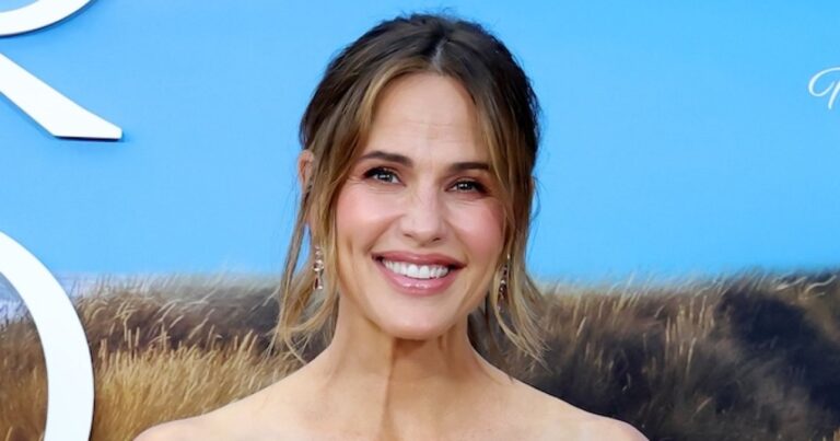 Jennifer Garner Recalls Paparazzi Knocking Over Kids to Get Photos of Her and Ben Affleck’s Children - Us Weekly