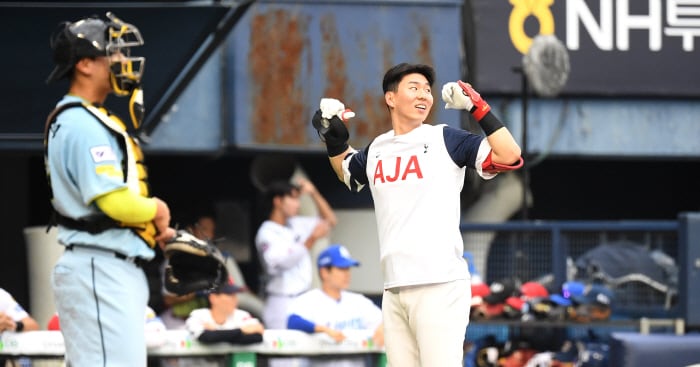 Lotte Giants Promote Futures All-Star Cho Min-young to First Team - 조선일보