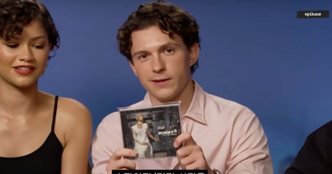 Tom Holland Shouts 'Gummy', Sparks Laughter in Interview - 조선일보