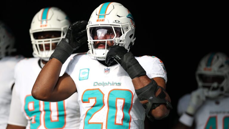 Dolphins Sign All-Pro LB Jordyn Brooks to Massive Contract Extension - heavy.com
