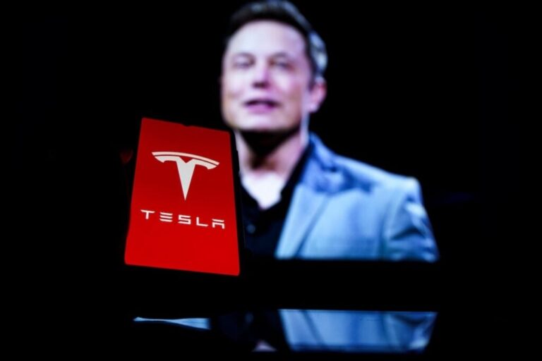 Tesla Stock in the Spotlight: A Look at Upcoming Earnings, Analyst Activity, Technical Picture - Benzinga