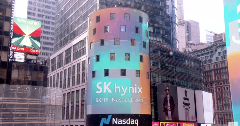SK Hynix Stock Drops Below 2 Million Won; KOSPI Breaks 7,000 - 조선일보