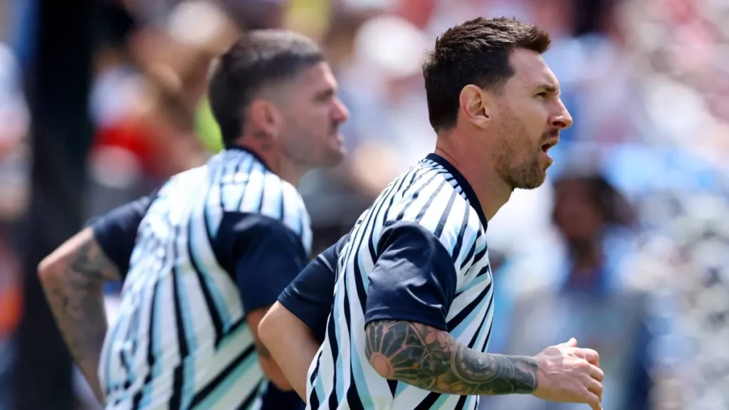 Why refs wait to hold up flag for offside in soccer - sportingnews.com