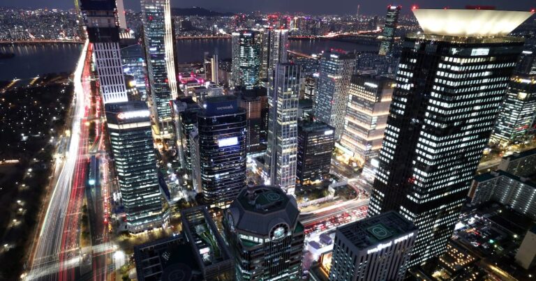 Record Foreign Outflows Despite KOSPI Surge - 조선일보