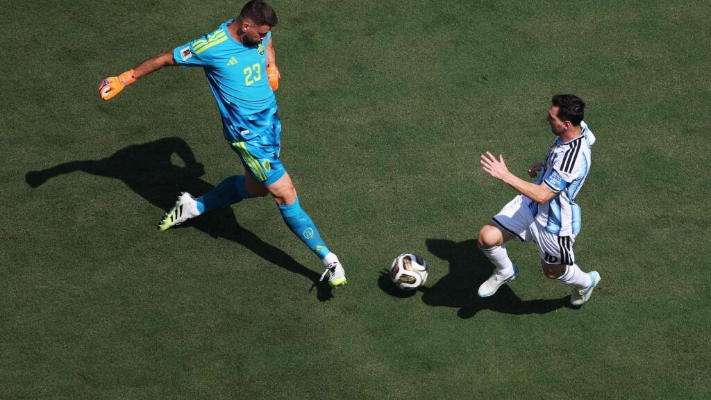 How many penalties has Unai Simón saved? The Spanish goalkeepers success rate - Diario AS