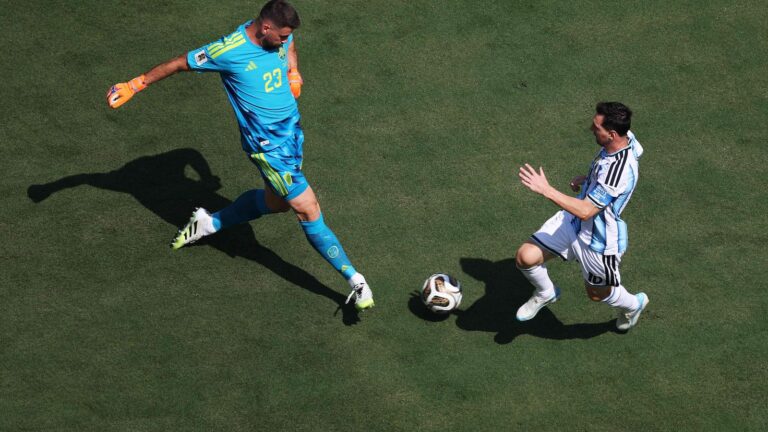 How many penalties has Unai Simón saved? The Spanish goalkeepers success rate - Diario AS