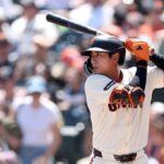 Lee Jung-hoo's Substitute Double Lifts Giants to 8-2 Win - 조선일보