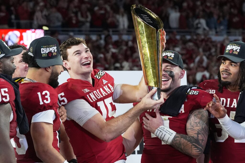 Fernando Mendoza wins best men’s college athlete at ESPY award show - WISH-TV