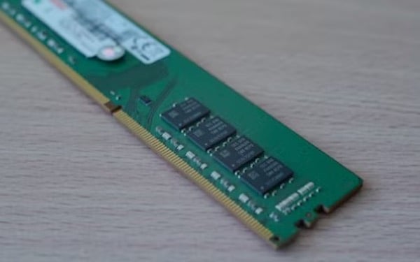 Executive Sell-Off Wave Sweeps Semiconductor Sector, Micron Shares Pull Back Over 30% from Peak - NAI500
