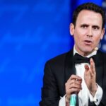 Oz the Mentalist performs trick with Acting Attorney General Todd Blanche - NBC News