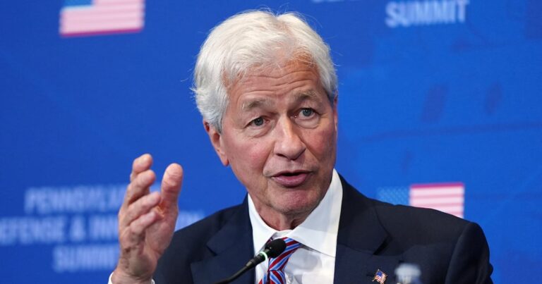 JPMorgan Chase CEO Warns Against Buying Stocks, Bonds at Current Prices - 조선일보