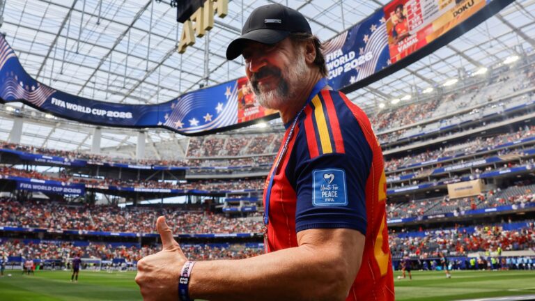 Who is the famous actor watching France vs Spain supporting La Roja? - Diario AS