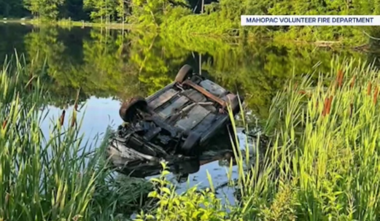 Driver Escapes After Car Rolls Into Lake In Putnam County - News 12 - Hudson Valley