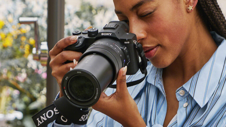 Sony Unveils RX10 V: A Premium Superzoom Compact Camera Priced at $2,300 - SSBCrack
