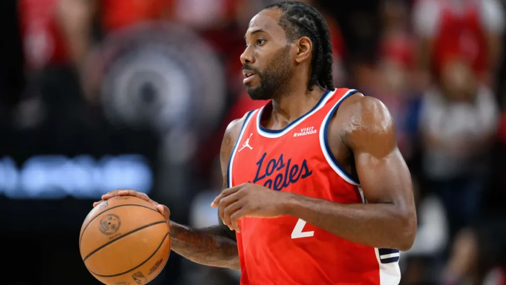 Kawhi Leonard trade holdup, explained: Why Clippers-Raptors swap is being held up by NBA investigation - sportingnews.com
