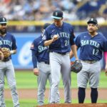 Mariners pitcher with 3.23 ERA suddenly leaves with apparent injury - The Big Lead
