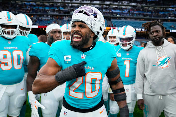 Linebacker Jordyn Brooks agrees to 3-year extension with Dolphins, AP source says - WSLS
