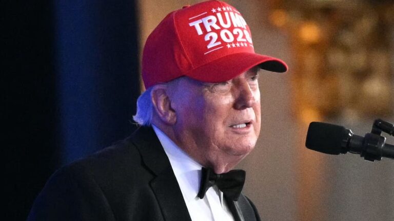US President dons 'Trump 2028' hat at press dinner months after shooting chaos - NZ Herald