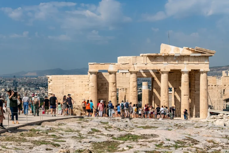 Greece tourism revenue jumps as UK, US visitor spend soars - FTN news