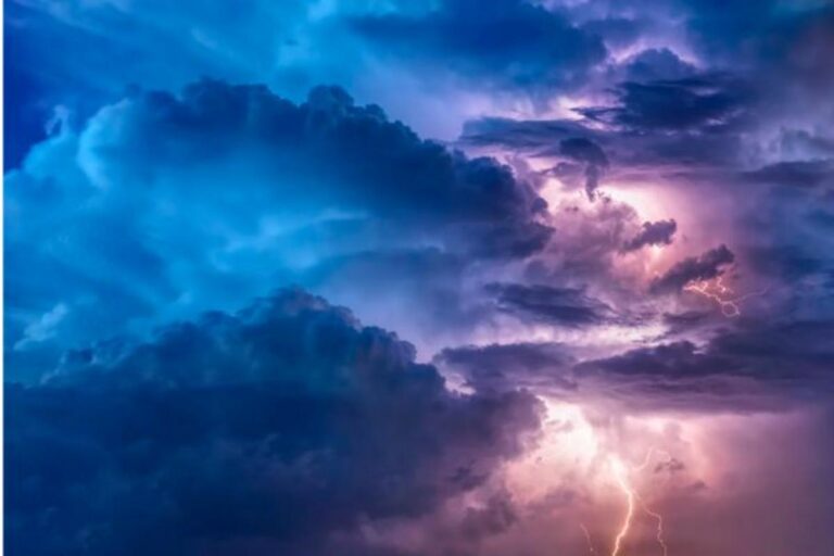 Thunderstorms and gusty winds expected in Cheyenne this week as heat lingers on - KGAB