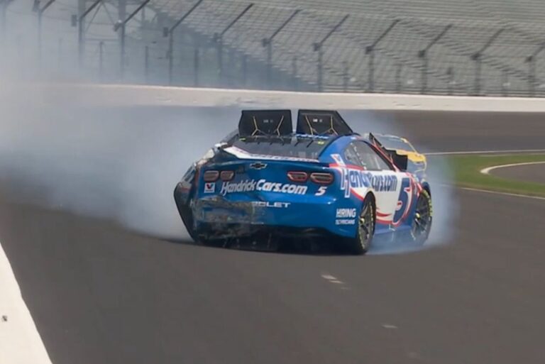 Kyle Larson crashes out of Brickyard 400, finishing last - Motorsport.com