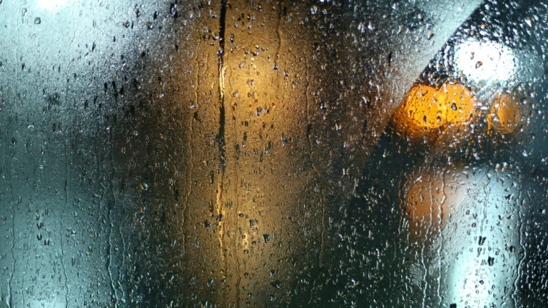 Avis aux amoureux de la pluie : des pluies estivales, rares, sont attendues demain dans le nord-ouest de la Syrie. - طقس العرب
