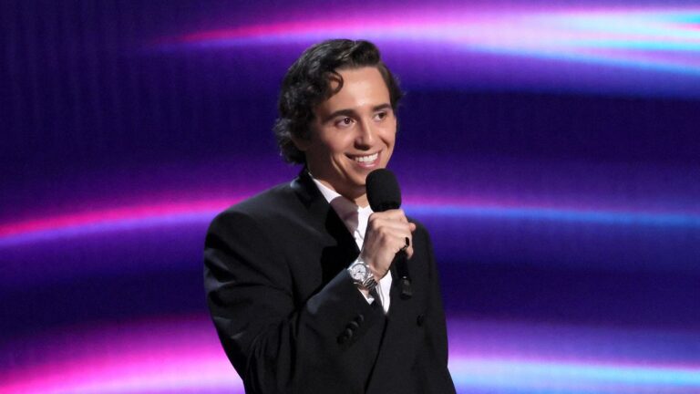 SNL's Marcello Hernandez is hitting the stage in Florida with two stand-up shows - HOLA