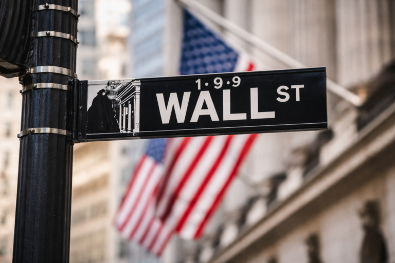 Dow falls 290 points as Nasdaq steadies on chip rebound, earnings focus - Invezz