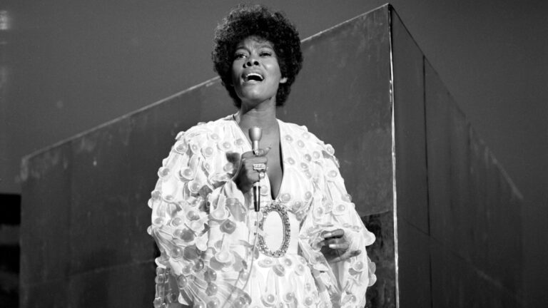 Dionne Warwick Hated This 1968 Song, Even Though It Became One of Her Biggest Hits - American Songwriter