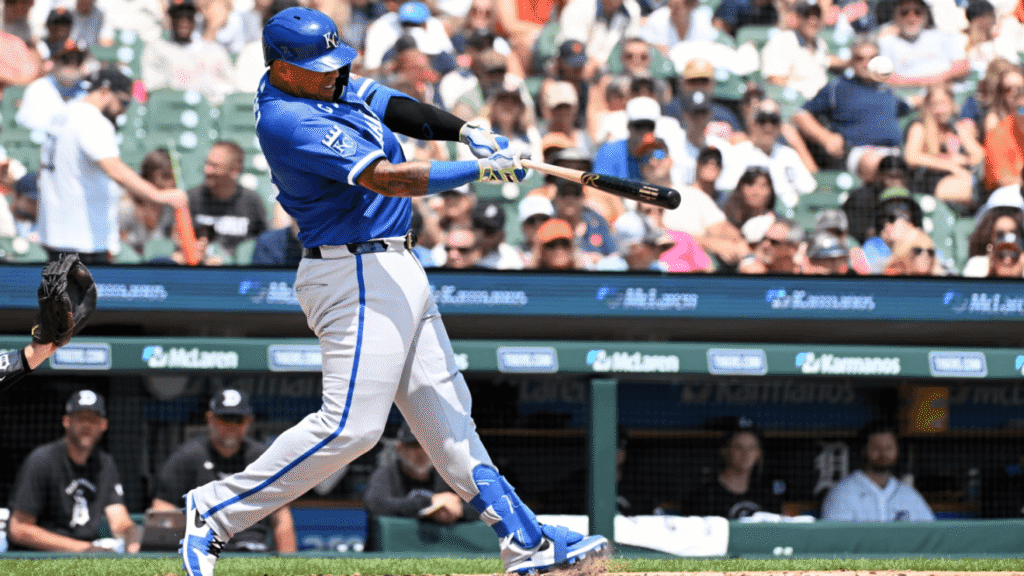 Salvador Perez breaks George Brett's Kansas City Royals record for home runs - KRCG