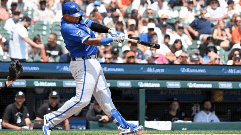 Salvador Perez breaks George Brett's Kansas City Royals record for home runs - KRCG