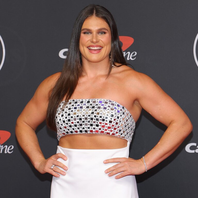 Ilona Maher Proves She's the Ultimate Maxxinista on ESPYS 2026 Red Carpet - E! News