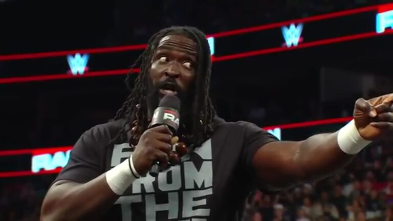 WWE Raw Review: Gable Runs Gauntlet, Reigns Gets Stomped - Bleeding Cool News