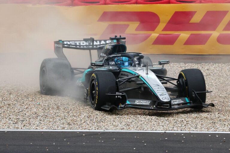 George Russell furious at "dangerous" battery issue before Hamilton Spa clash - Motorsport.com