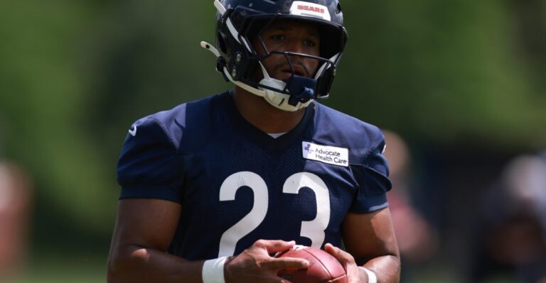 Chicago Bears Training Camp Battle: RB3: Roschon Johnson vs Brittain Brown - Windy City Gridiron