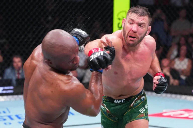 UFC Oklahoma City: Dricus Du Plessis outworks Kamaru Usman - MMA Crossfire