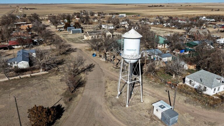 Colorado small town abandoned after all elected officials resign, water concerns grow - Fox News