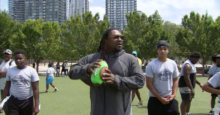 Marshawn Lynch visits Toronto youth at diversity sports initiative - CTV News