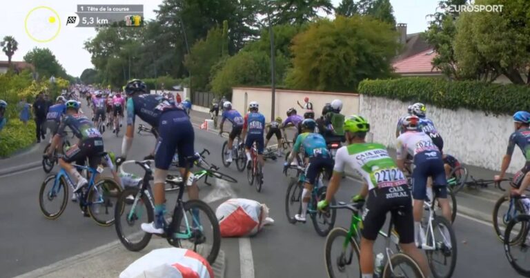 Vingegaard Involved in a Crash During Stage 5 of the Tour de France - IDLprocycling.com