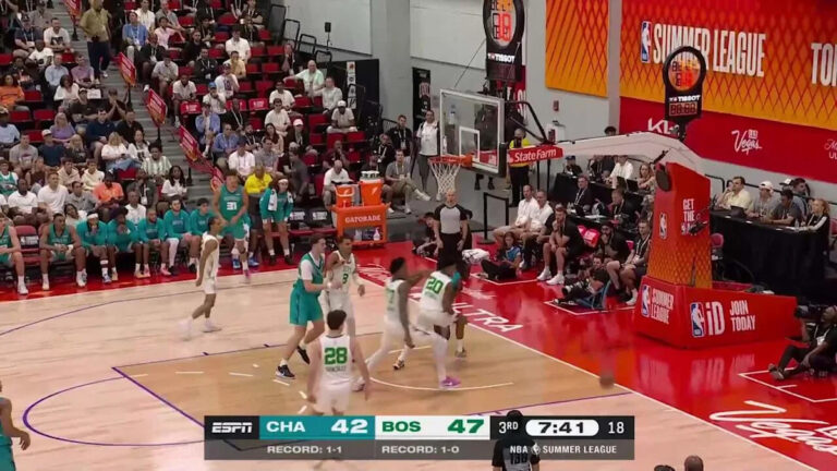 Dillon Mitchell rises to block the shot - Yahoo Sports Canada