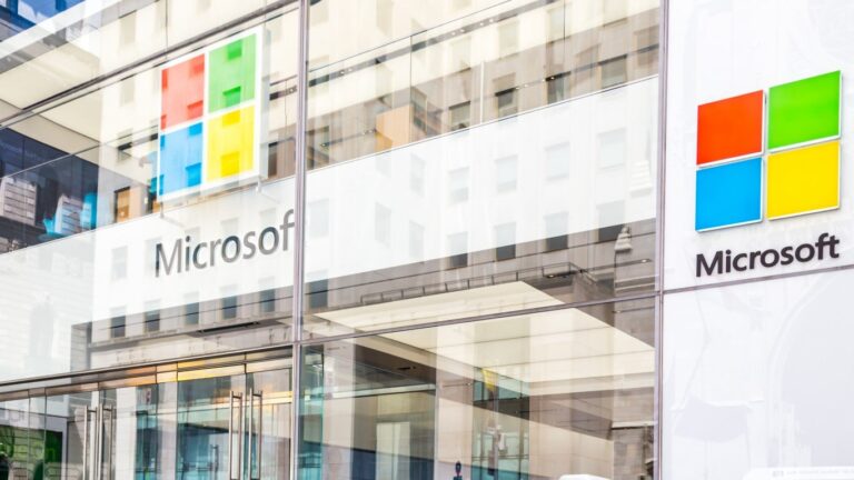 Microsoft vs Oracle: One Thriving, One Burning Cash - 24/7 Wall St.