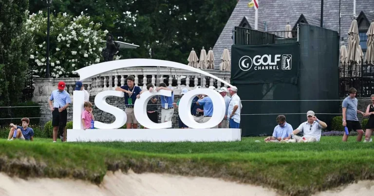 Lucas Glover leads by one at 15 under after a third-round 68 as Isc0 Championship Payout race tightens - El-Balad.com
