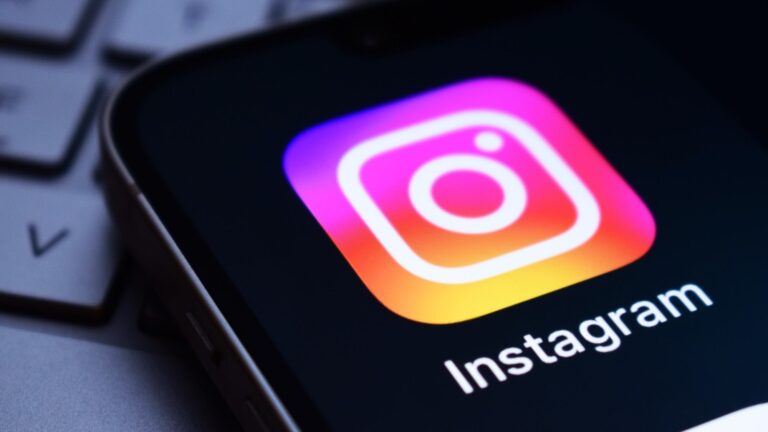 Facebook and Instagram are down — Live updates on massive outage - Tom's Guide