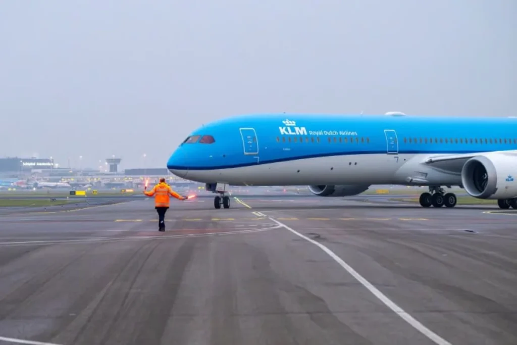 Klm Kl706 Tenerife Diversion Lands in Tenerife South Airport - El-Balad.com