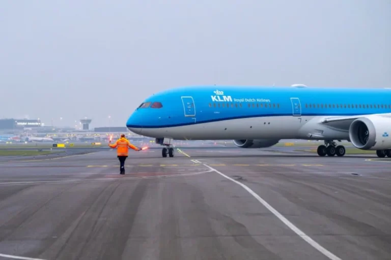 Klm Kl706 Tenerife Diversion Lands in Tenerife South Airport - El-Balad.com