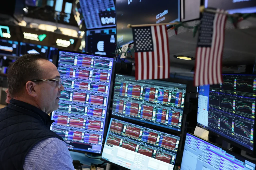 Nasdaq, Dow Futures Crack After Trump Says Iran Ceasefire ‘Over’ – Why MU, SNDK, DJT, USO Are In Focus - Stocktwits